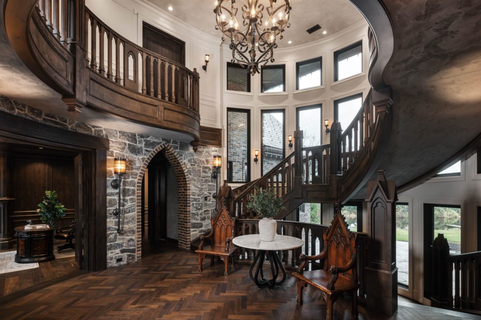 Grand interior — Kelowna luxury property